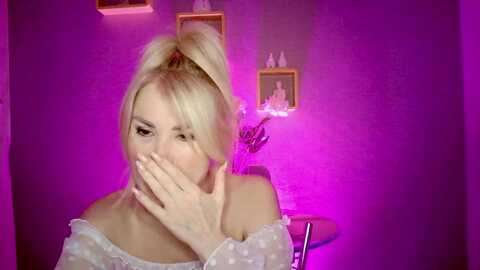 angelochek042 @ bongacams on 20231016