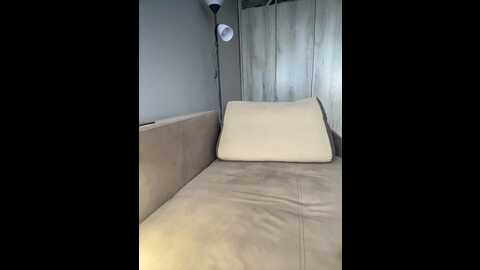 milaa1998 @ bongacams on 20231019