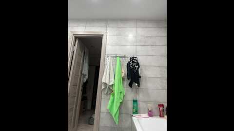 _molly_mae_ @ bongacams on 20231112