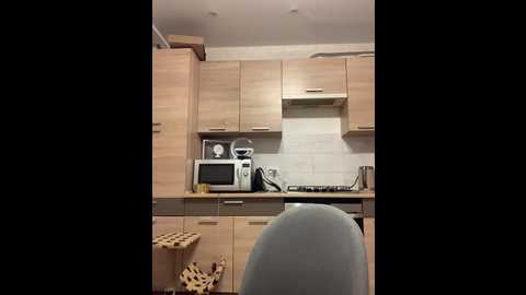 strawberry_1 @ bongacams on 20241015