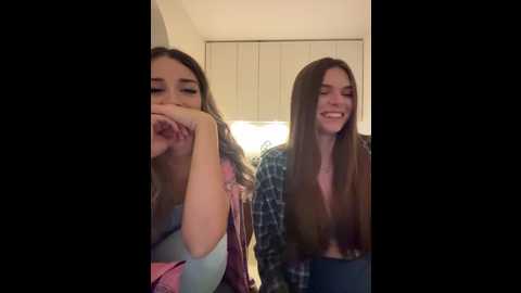 emilyandmira @ bongacams on 20241017
