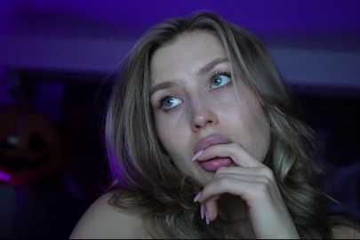 sweetpeach77 @ bongacams on 20241031