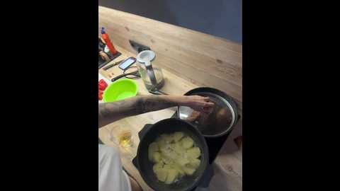 queenking @ bongacams on 20251011