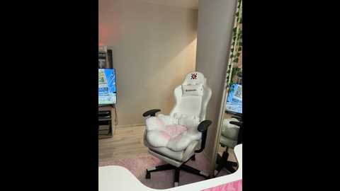 yololove @ bongacams on 20251020