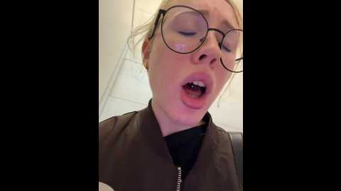 likachkaa @ bongacams on 20251110