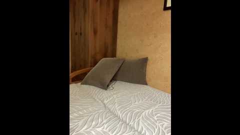 3hotandyoung3 @ bongacams on 20251116