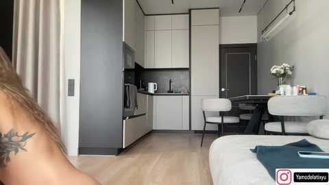 diffgirls1_1 @ bongacams on 20251122