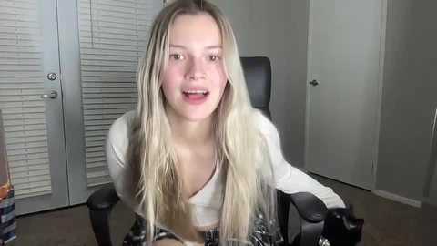 sarahcupcakes2005 @ chaturbate on 20230906