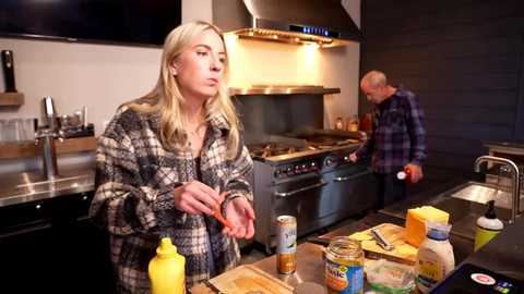 blondefoxsilverfox @ chaturbate on 20231002