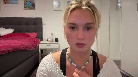 sarahsapling @ chaturbate on 20231005