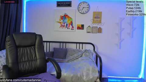 petitegonwild @ chaturbate on 20231010