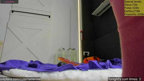 petitegonwild @ chaturbate on 20231013