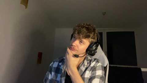 ironthud @ chaturbate on 20231016