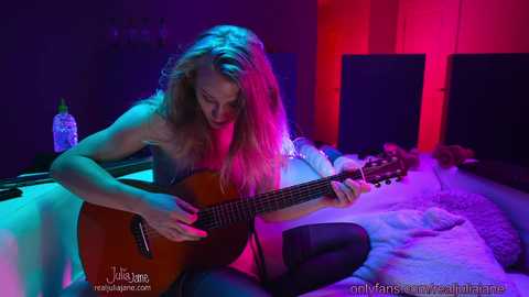 realjuliajane @ chaturbate on 20231018