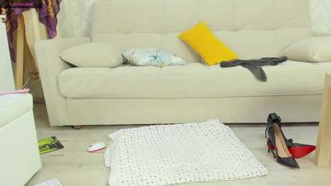 linapearl @ chaturbate on 20231019