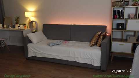 laura_sanguinar @ chaturbate on 20231020