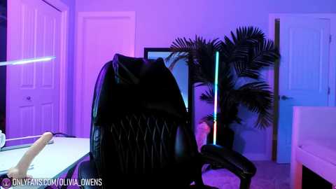 oliviaowens @ chaturbate on 20231023