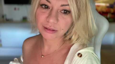 kiradivine @ chaturbate on 20231028