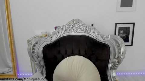 moniqueeass @ chaturbate on 20231030