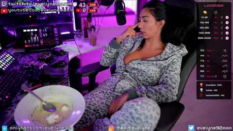 evelyne92 @ chaturbate on 20231102