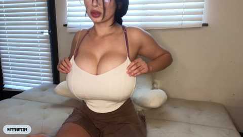 _natycutei19 @ chaturbate on 20231104