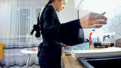 emilybatee @ chaturbate on 20231110