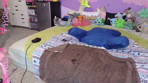 pr3ttyp1nkpussy @ chaturbate on 20231113