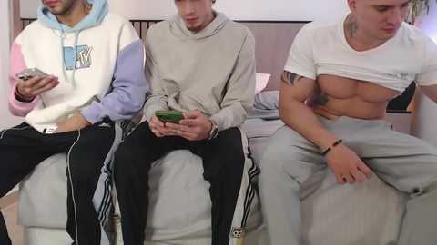 fratguysonline @ chaturbate on 20231117