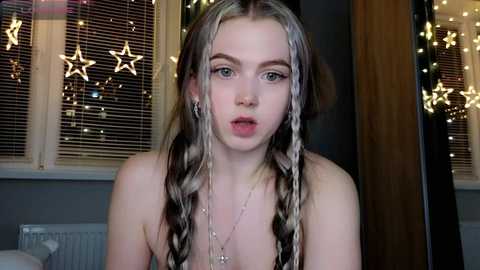small_blondee @ chaturbate on 20231120