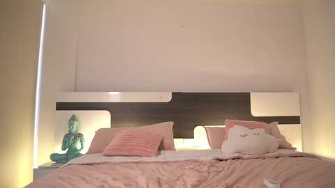 ashlyeroberts01 @ chaturbate on 20231201