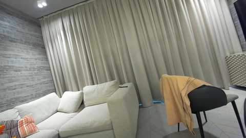 ehotlovea @ chaturbate on 20231203