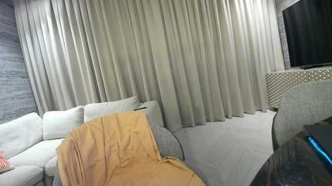 ehotlovea @ chaturbate on 20231204