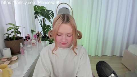 honey_devildoll @ chaturbate on 20231204