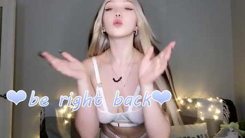 small_blondee @ chaturbate on 20231210