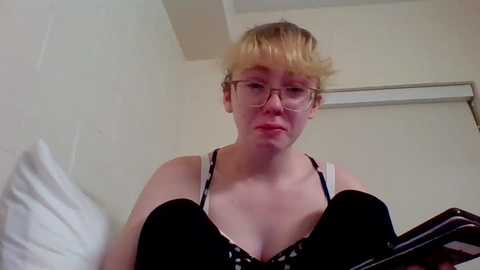 blonde_katie @ chaturbate on 20231211