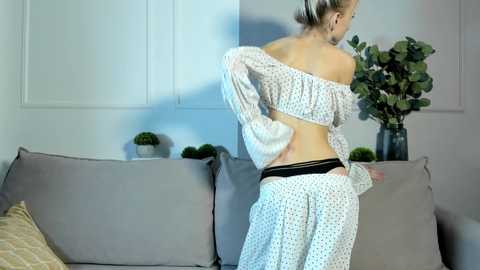 blonde_lotos @ chaturbate on 20231211