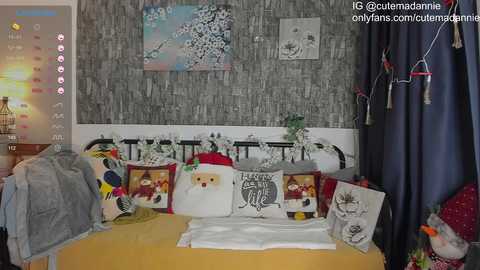 petitegonwild @ chaturbate on 20231215