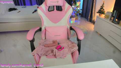 juicyshow @ chaturbate on 20231216