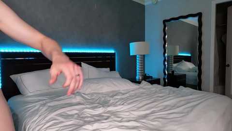 ari_lovexo @ chaturbate on 20231217