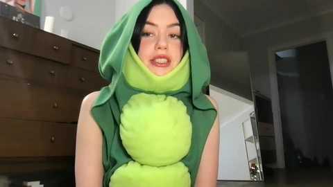 littlesugarpea @ chaturbate on 20231218