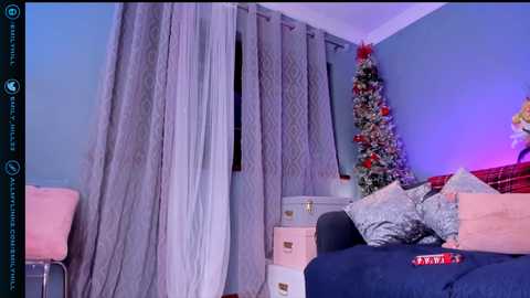 littlee33 @ chaturbate on 20231220