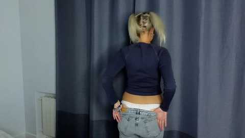 beverly_hillls @ chaturbate on 20231221