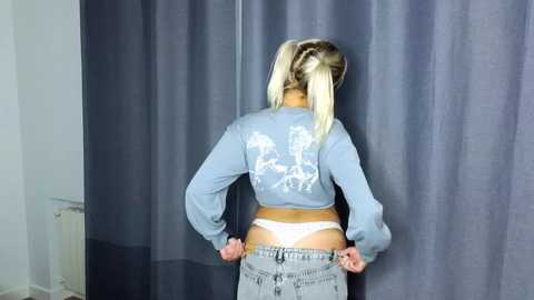 beverly_hillls @ chaturbate on 20231221