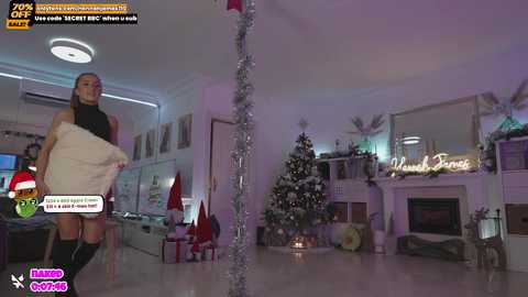 hannahjames710 @ chaturbate on 20231226