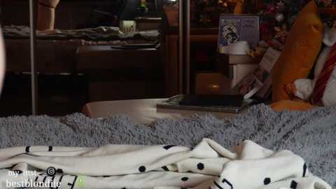 bestblondiiecb @ chaturbate on 20240103