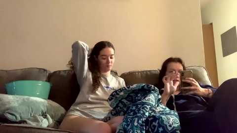 kylieexoxoxo2432 @ chaturbate on 20240110