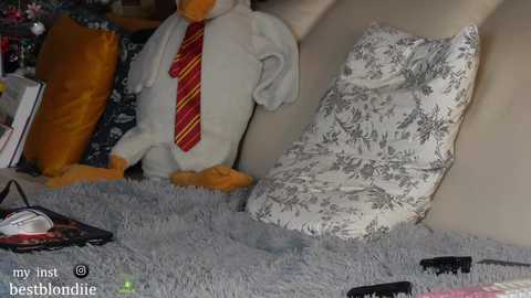 bestblondiiecb @ chaturbate on 20240127