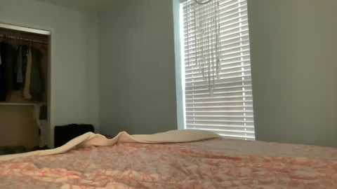 innocentchurchgirl @ chaturbate on 20240223