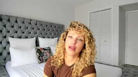 theislandgirl @ chaturbate on 20240223