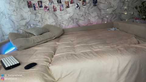 bethanie_derek @ chaturbate on 20240301